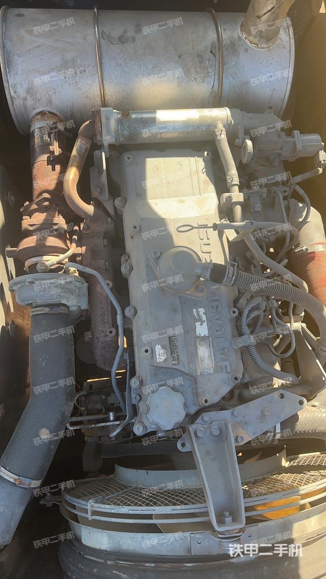 回轉(zhuǎn)馬達(dá)和主控閥(整機(jī)外觀) 回轉(zhuǎn)馬達(dá)和主控閥(整機(jī)外觀)