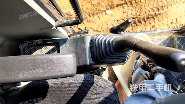 座椅左侧控制台/音响/含左手柄（驾驶室部分）