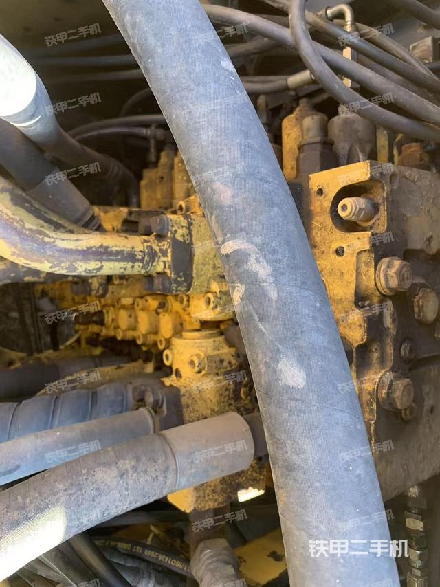 回转马达和主控阀（整机外观）