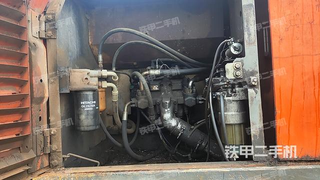 液壓泵艙室正面整體(整機(jī)外觀) 液壓泵艙室正面整體(整機(jī)外觀)