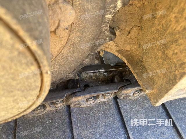 单侧履带整体(整机外观) 单侧履带整体(整机外观)