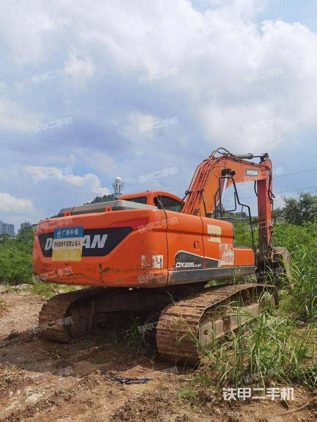 斗山DX220LC-9C挖掘机