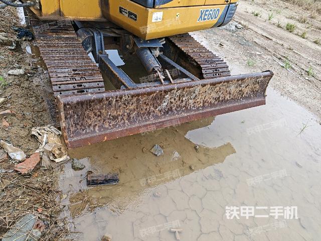 轉(zhuǎn)盤和下車架正前（工作和回轉(zhuǎn)裝置）