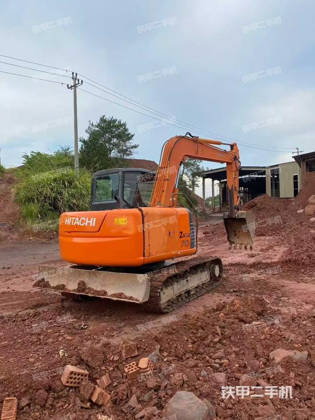 单侧履带整体(整机外观) 单侧履带整体(整机外观)