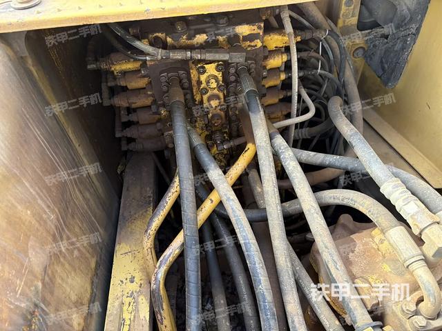 駕駛室頂部俯視(上車部件) 駕駛室頂部俯視(上車部件)