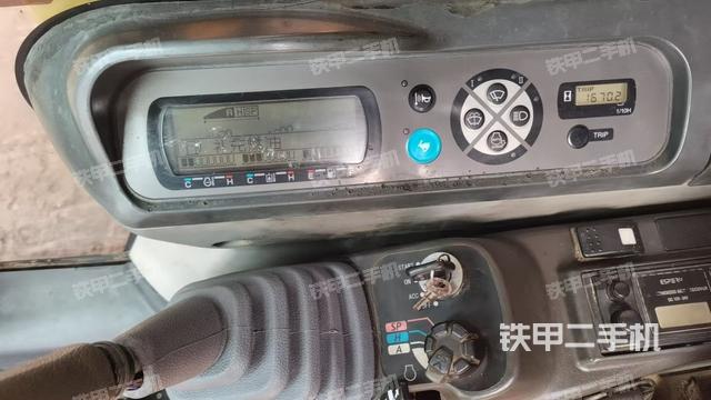 駕駛室整體(整機(jī)外觀) 駕駛室整體(整機(jī)外觀)