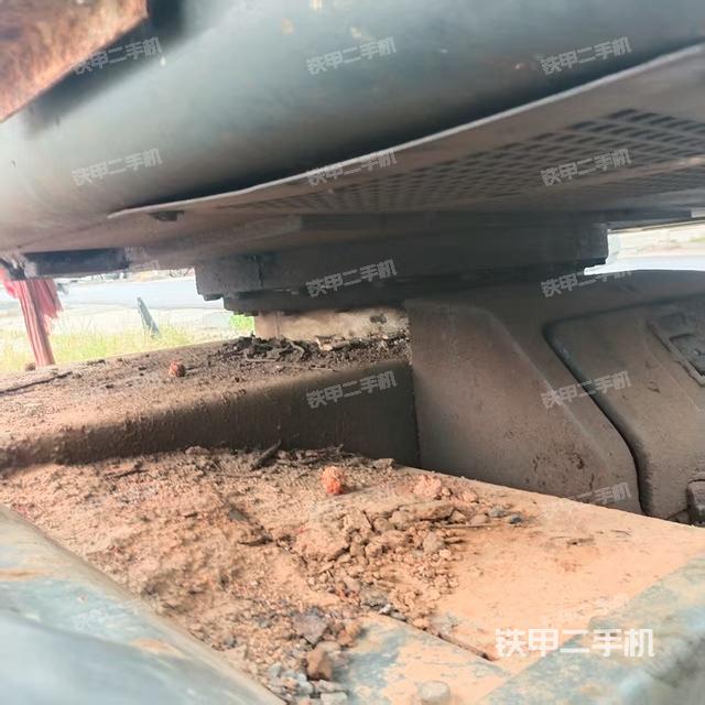 回转马达和主控阀（整机外观）