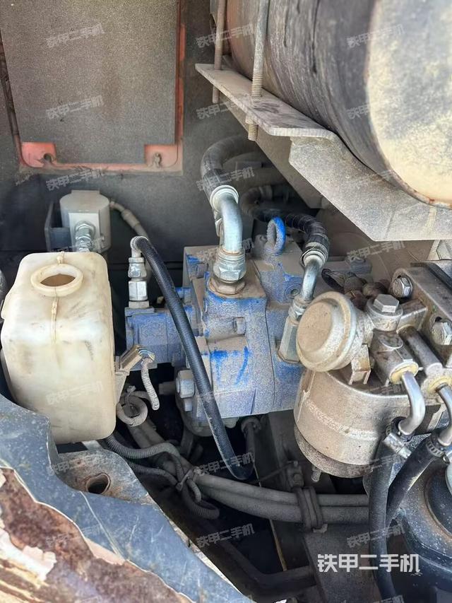 液壓泵艙室正面整體（整機(jī)外觀）