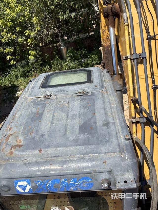 驾驶室顶部（整机外观）