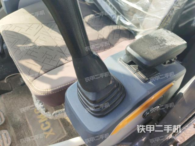 座椅左侧控制台/音响/含左手柄（驾驶室部分）