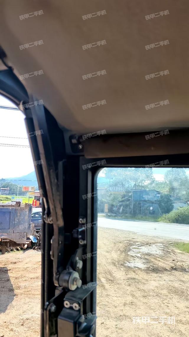 座椅右侧控制台/钥匙门/油门/含右手柄（驾驶室部分）