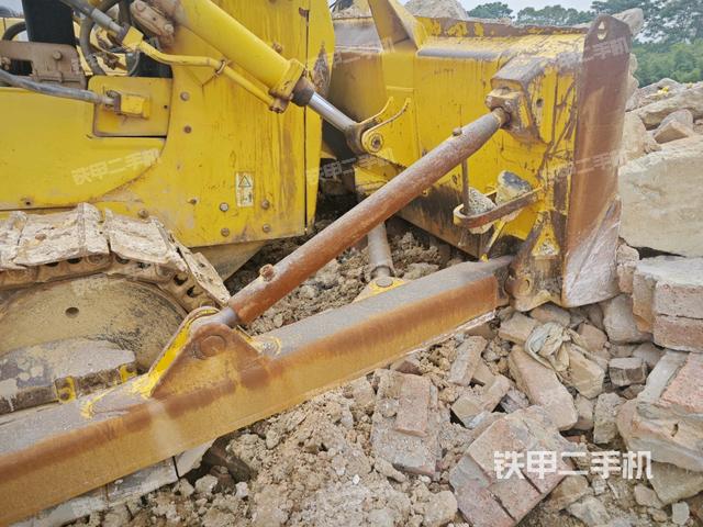 整機右側（設備外觀及核心部件）