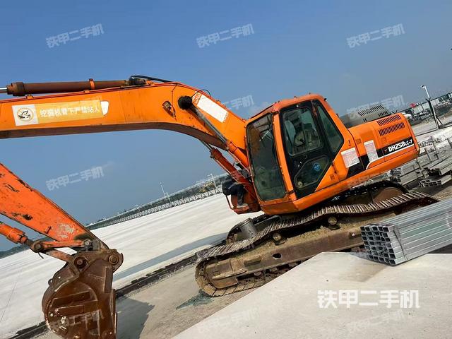 斗山DH220LC-9E挖掘机