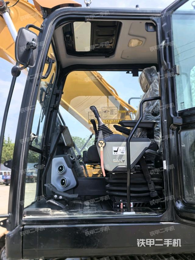 驾驶室整体（整机外观）