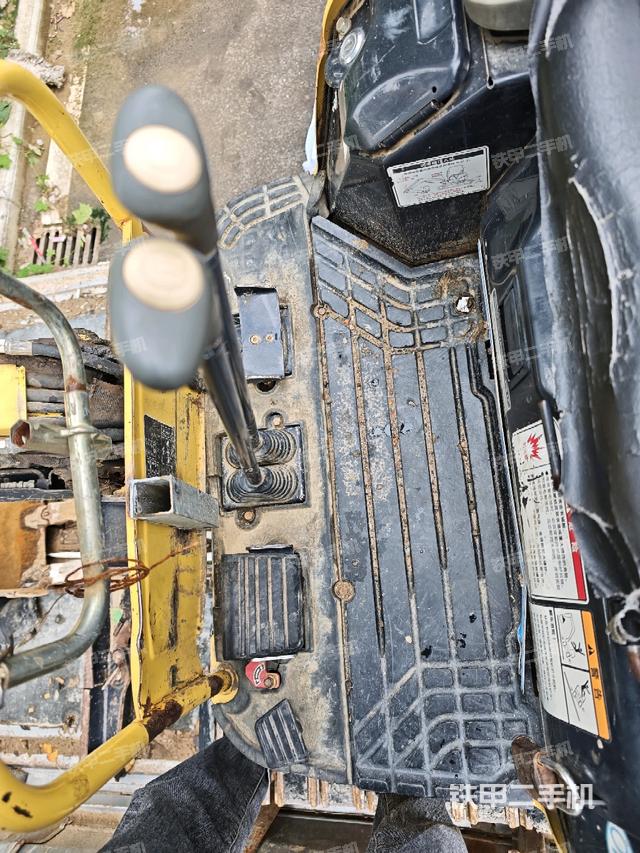 座椅左侧控制台/音响/含左手柄（驾驶室部分）