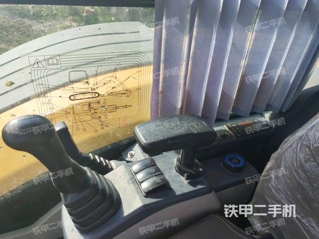 座椅右侧控制台/钥匙门/油门/含右手柄（驾驶室部分）