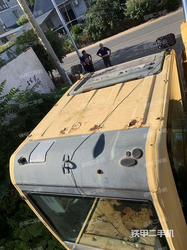 驾驶室顶部（整机外观）