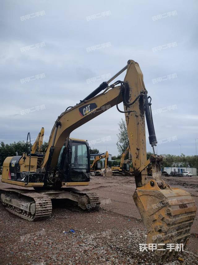 驾驶室顶部（整机外观）