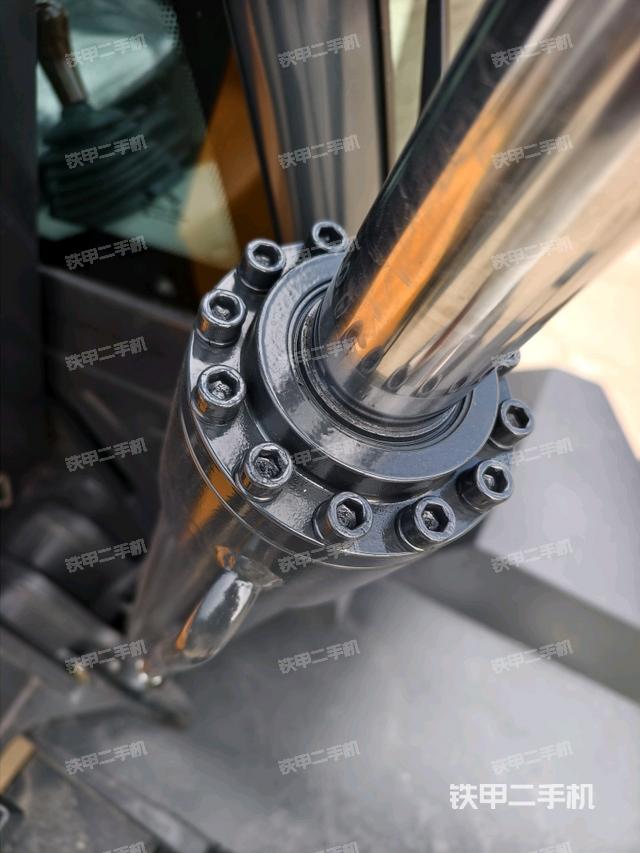 大臂根部?斜（工作和回轉(zhuǎn)裝置）