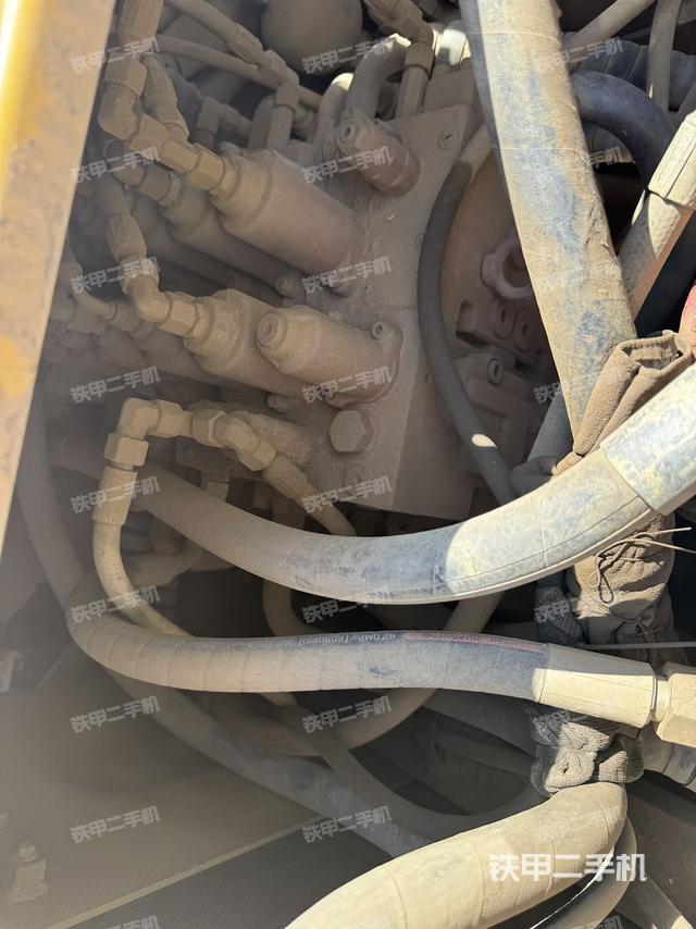 回轉(zhuǎn)馬達和主控閥（整機外觀）