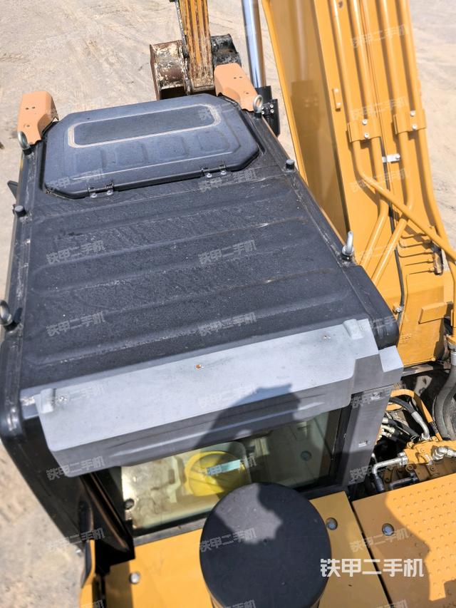 驾驶室顶部（整机外观）