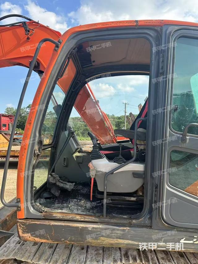 駕駛室整體（整機(jī)外觀）