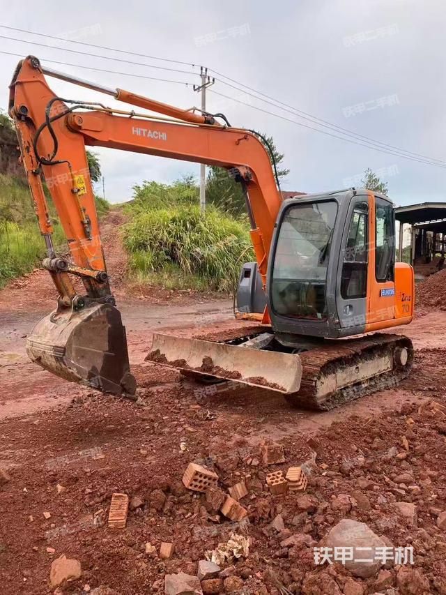 驾驶室整体(整机外观) 驾驶室整体(整机外观)