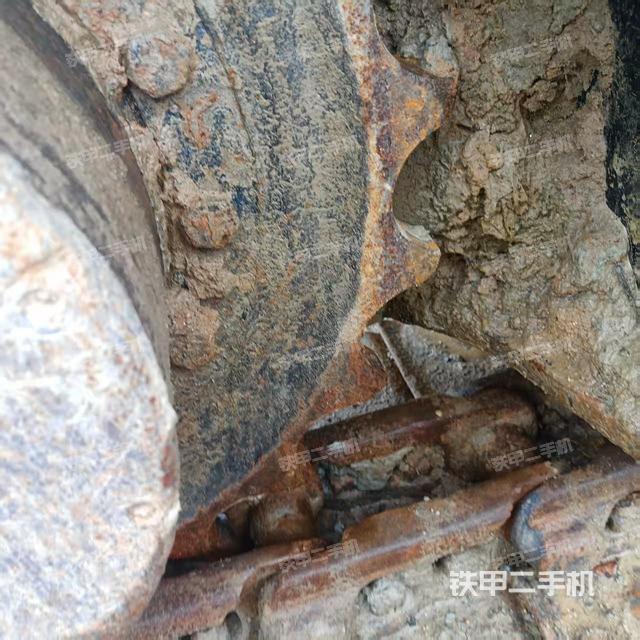 单侧履带整体(整机外观) 单侧履带整体(整机外观)