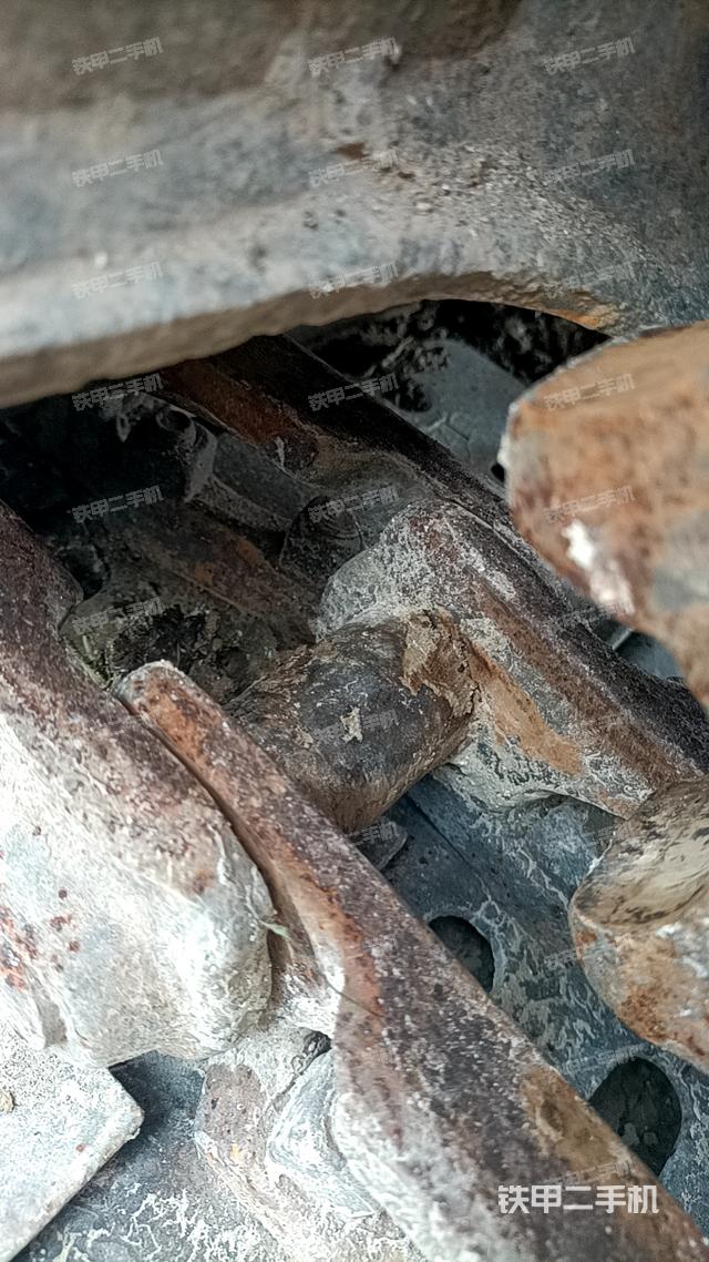 右驅(qū)動輪（行走機構(gòu)）