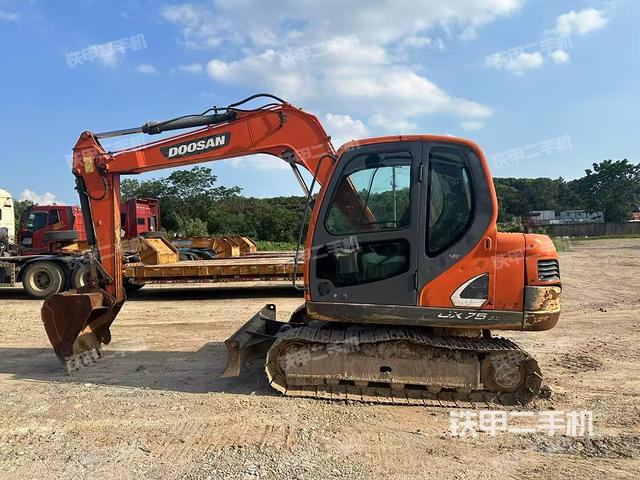 斗山DX75-9C挖掘機(jī)