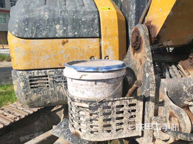 转盘和下车架正前（工作和回转装置）