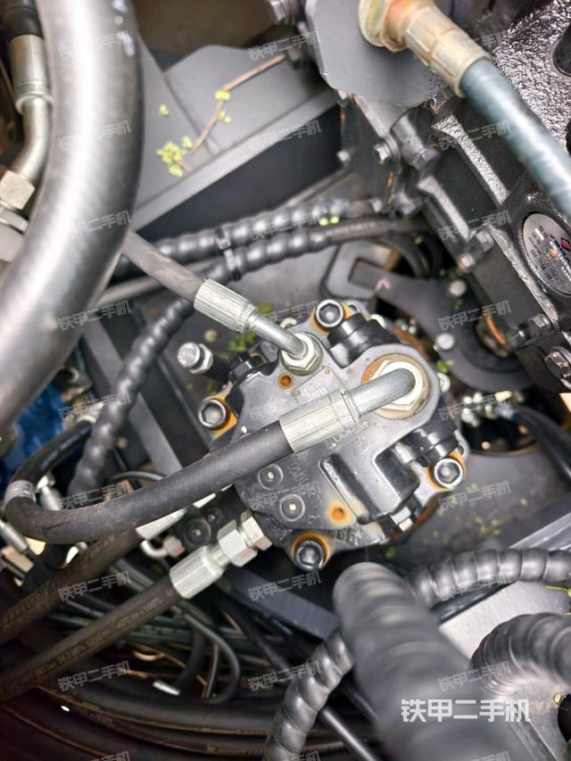 回轉(zhuǎn)馬達(dá)（上車部件）