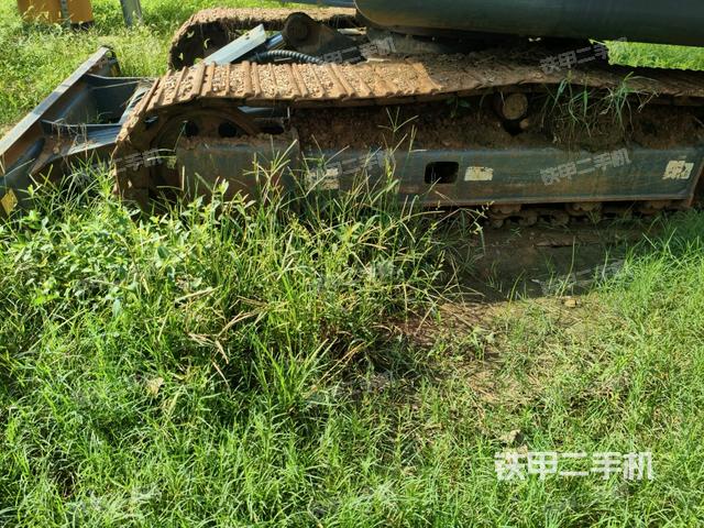 单侧履带整体(整机外观) 单侧履带整体(整机外观)