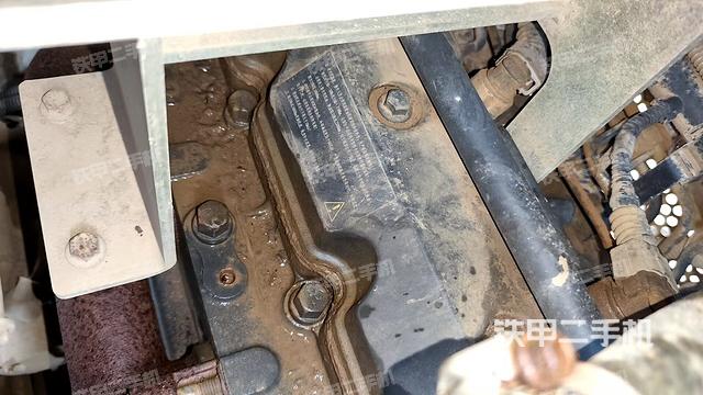 发动机上部全景（压路机发动机舱）