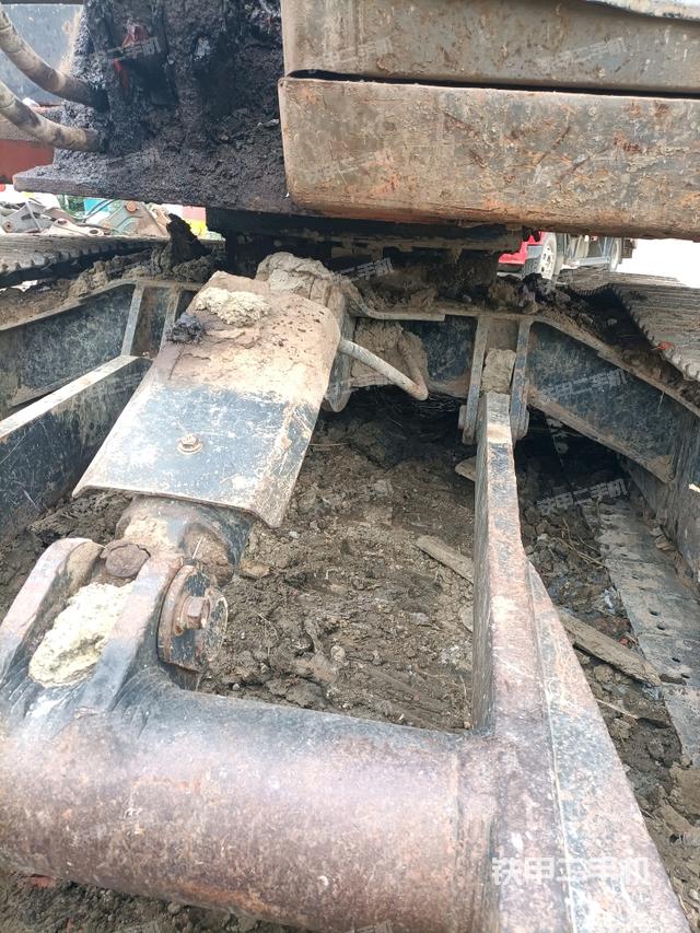 轉(zhuǎn)盤和下車架正前（工作和回轉(zhuǎn)裝置）