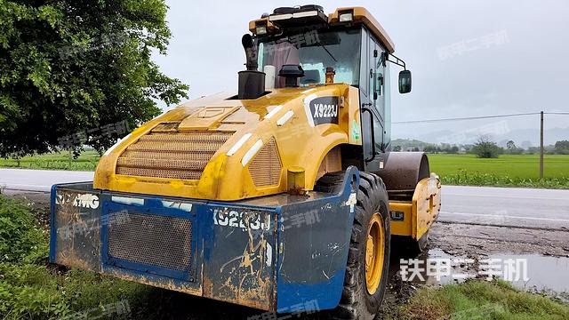 右后45°（压路机整机外观）