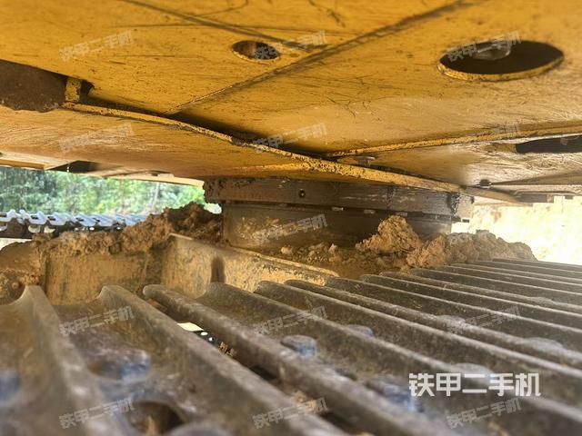 驾驶室顶部(整机外观) 驾驶室顶部(整机外观)