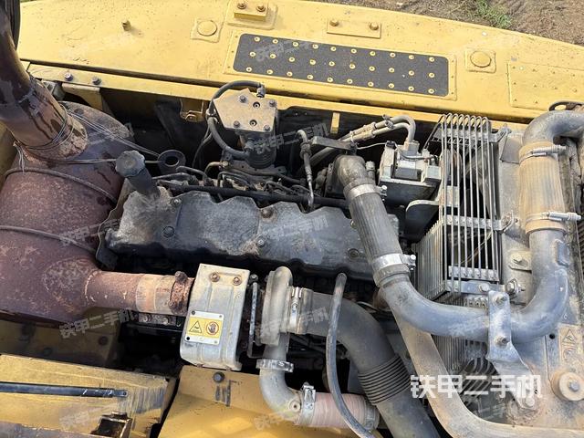 氣門室蓋螺絲特寫(xiě)(上車部件) 氣門室蓋螺絲特寫(xiě)(上車部件)