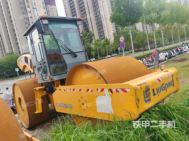 整機(jī)右側(cè)（設(shè)備外觀及核心部件）