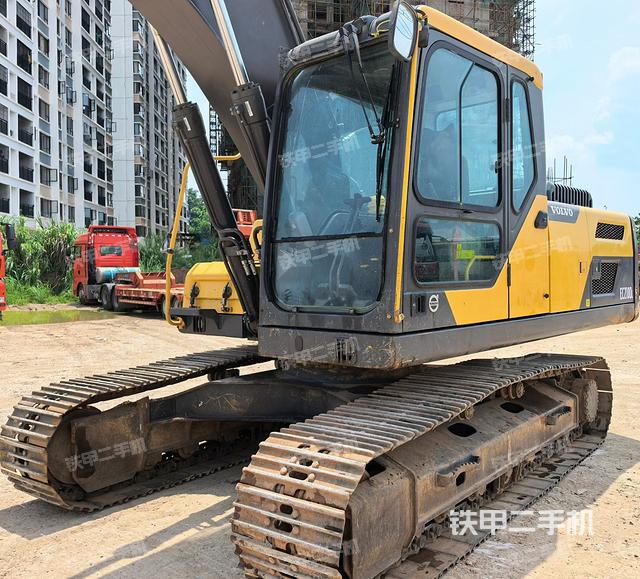 驾驶室顶部（整机外观）