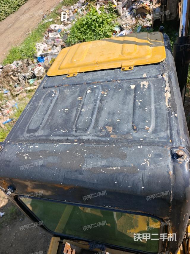 驾驶室顶部（整机外观）