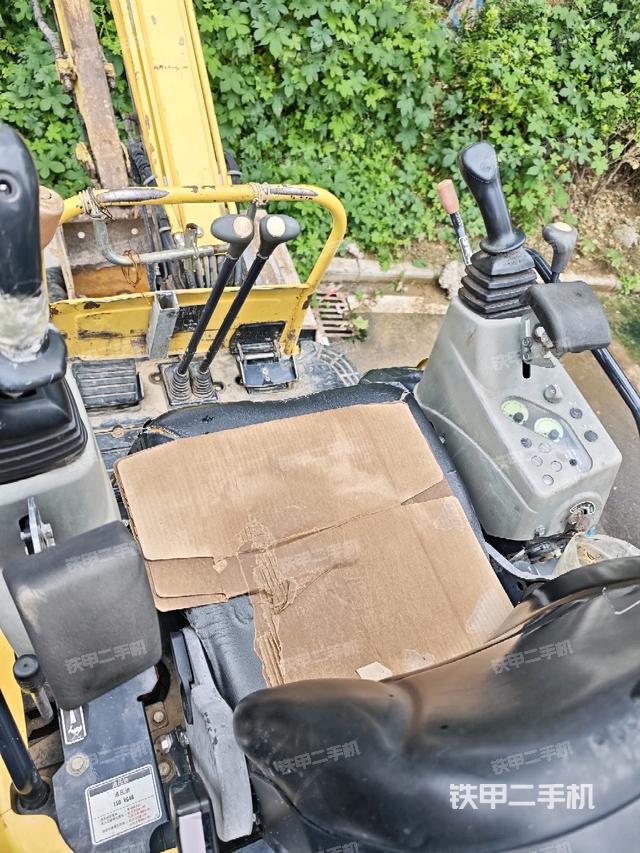 后窗玻璃角标（驾驶室部分）