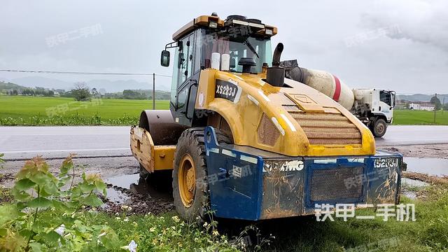 右前45°（压路机整机外观）