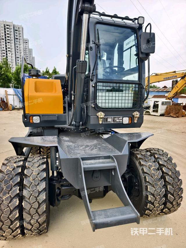 轉(zhuǎn)盤和下車架正前（工作和回轉(zhuǎn)裝置）