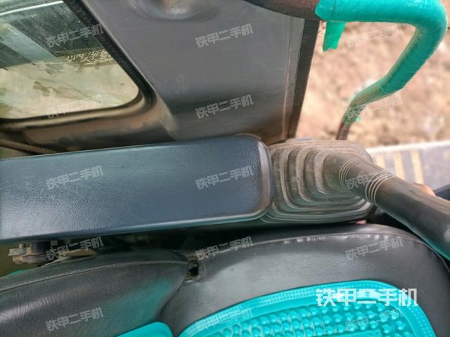 座椅左側(cè)控制臺/音響/含左手柄（駕駛室部分）