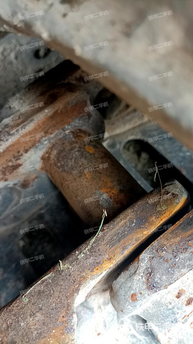 左驅(qū)動輪（行走機構(gòu)）