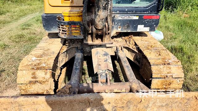 转盘和下车架正前（工作和回转装置）