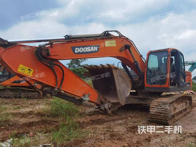 驾驶室整体（整机外观）