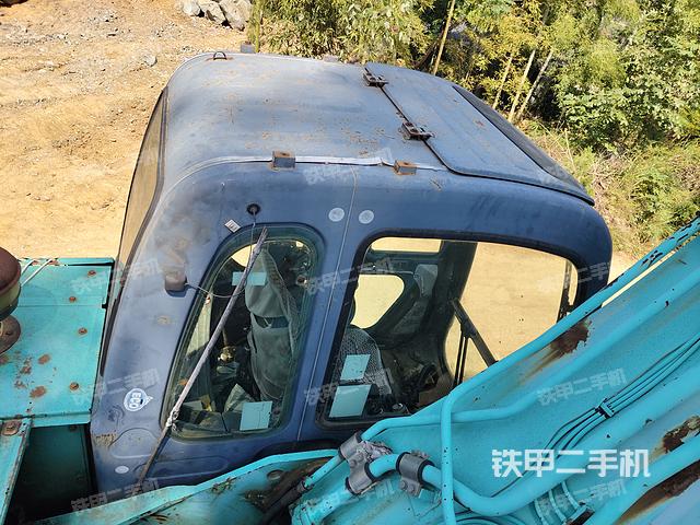 驾驶室顶部（整机外观）