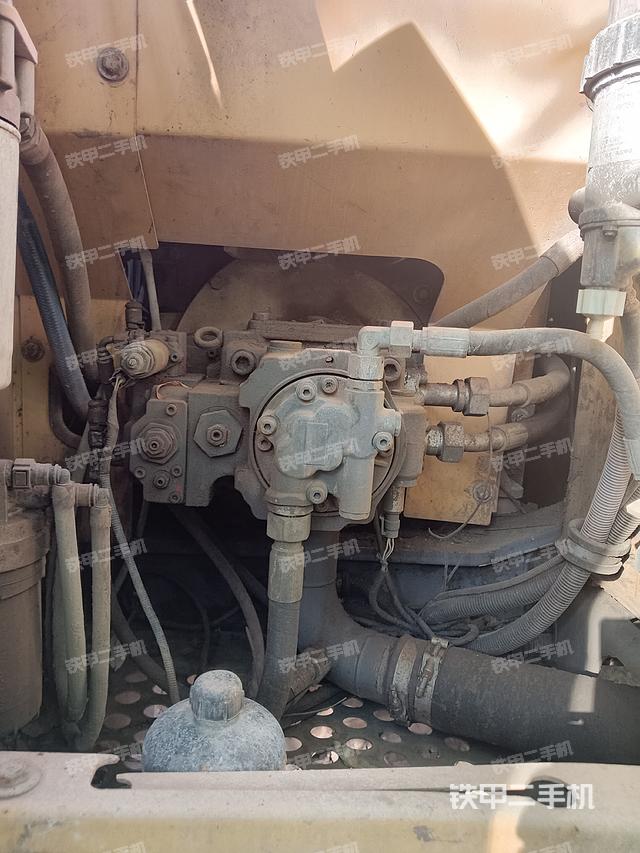 液壓泵艙室正面整體（整機(jī)外觀）